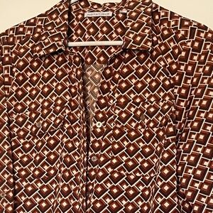 Vintage-Inspired Geometric Button-Down Shirt | Brown Retro Print | Size M 📝 Des